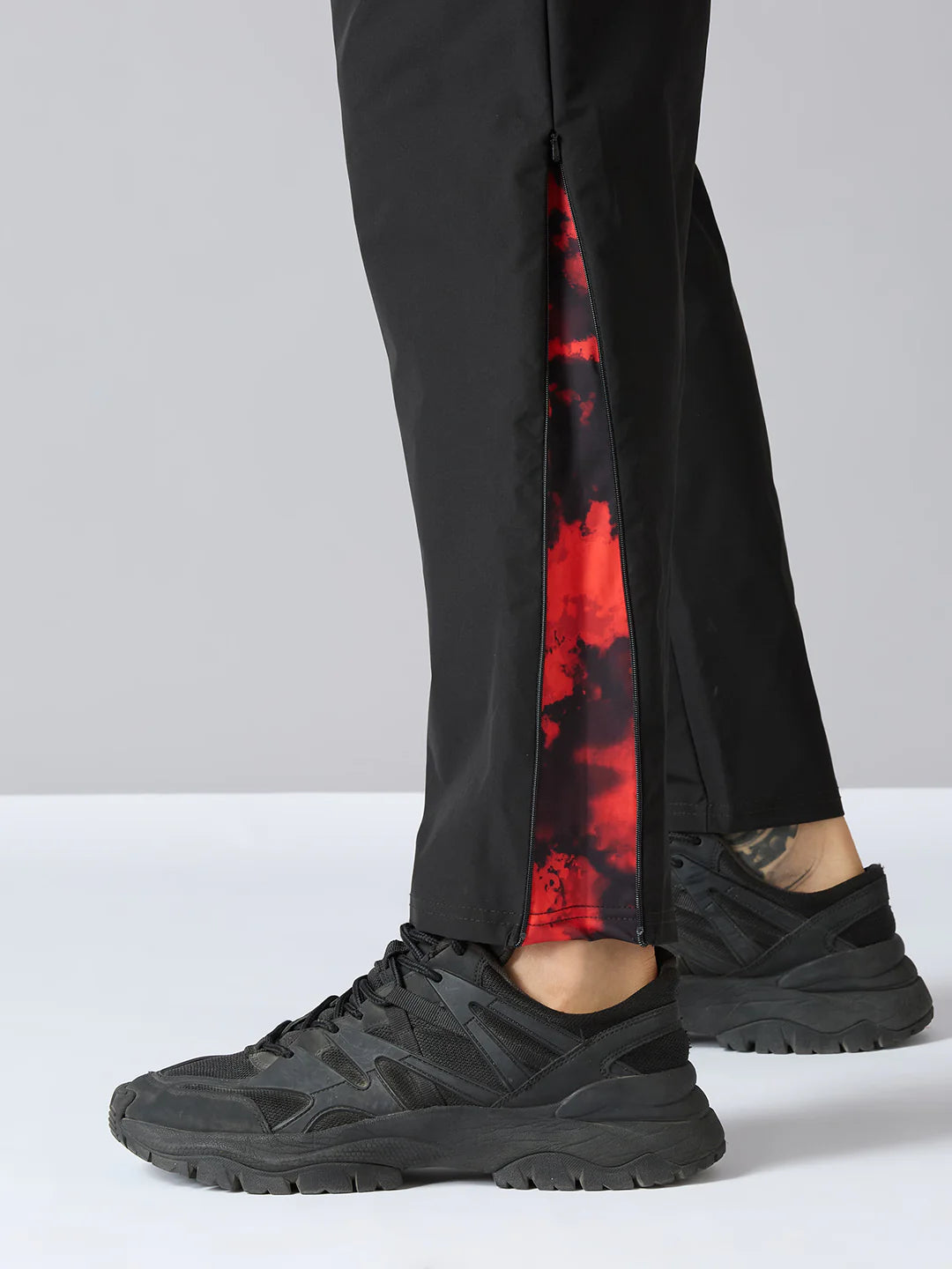 MEN’S BAGGY TRACK PANTS – STRAIGHT FIT, MAXIMUM FREEDOM