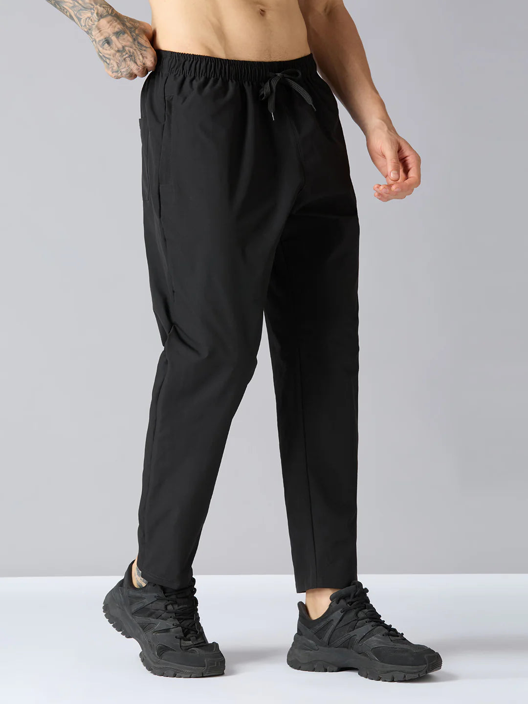 MEN’S BAGGY TRACK PANTS – STRAIGHT FIT, MAXIMUM FREEDOM
